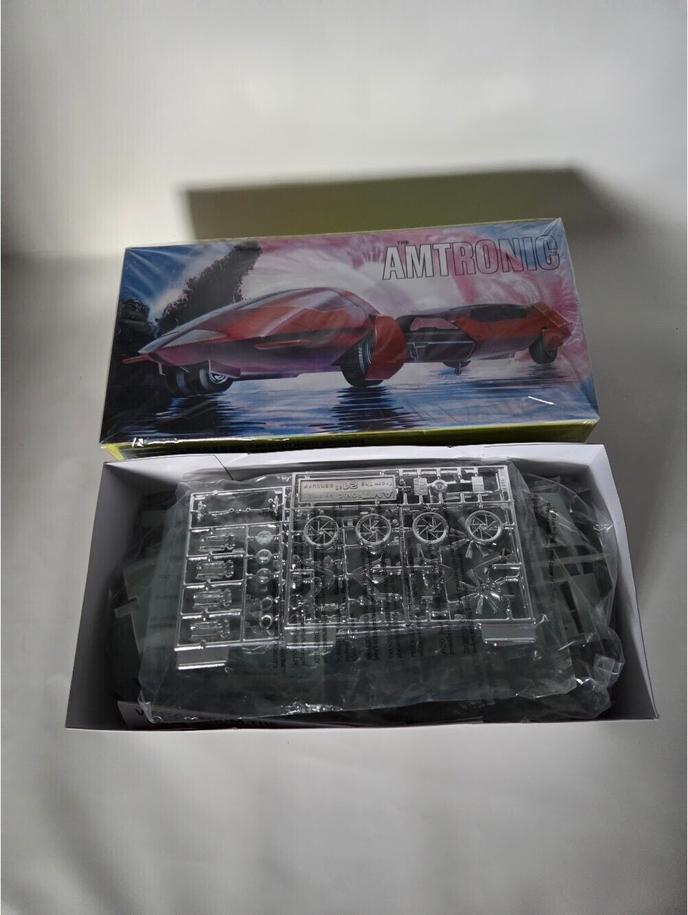 AMT Amtronic Futuristic Multi‑Duty Vehicle 1/25 Scale Vintage Model Kit